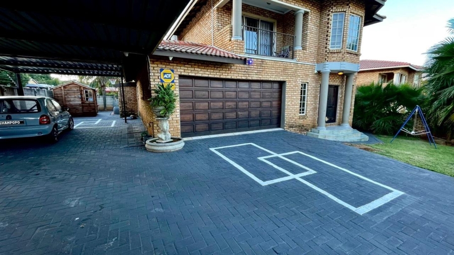 3 Bedroom Property for Sale in Safari Gardens North West